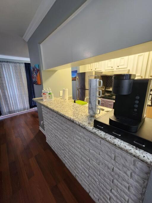 Blue Shark *E4* @ Midtown Comfortable 1Br King Apartment ฮูสตัน ภายนอก รูปภาพ