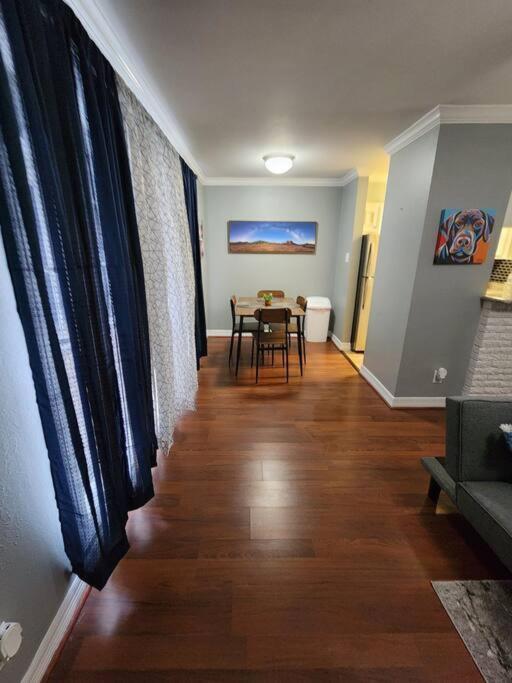 Blue Shark *E4* @ Midtown Comfortable 1Br King Apartment ฮูสตัน ภายนอก รูปภาพ